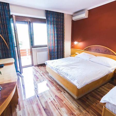 Semic Hotel Smuk מראה חיצוני תמונה