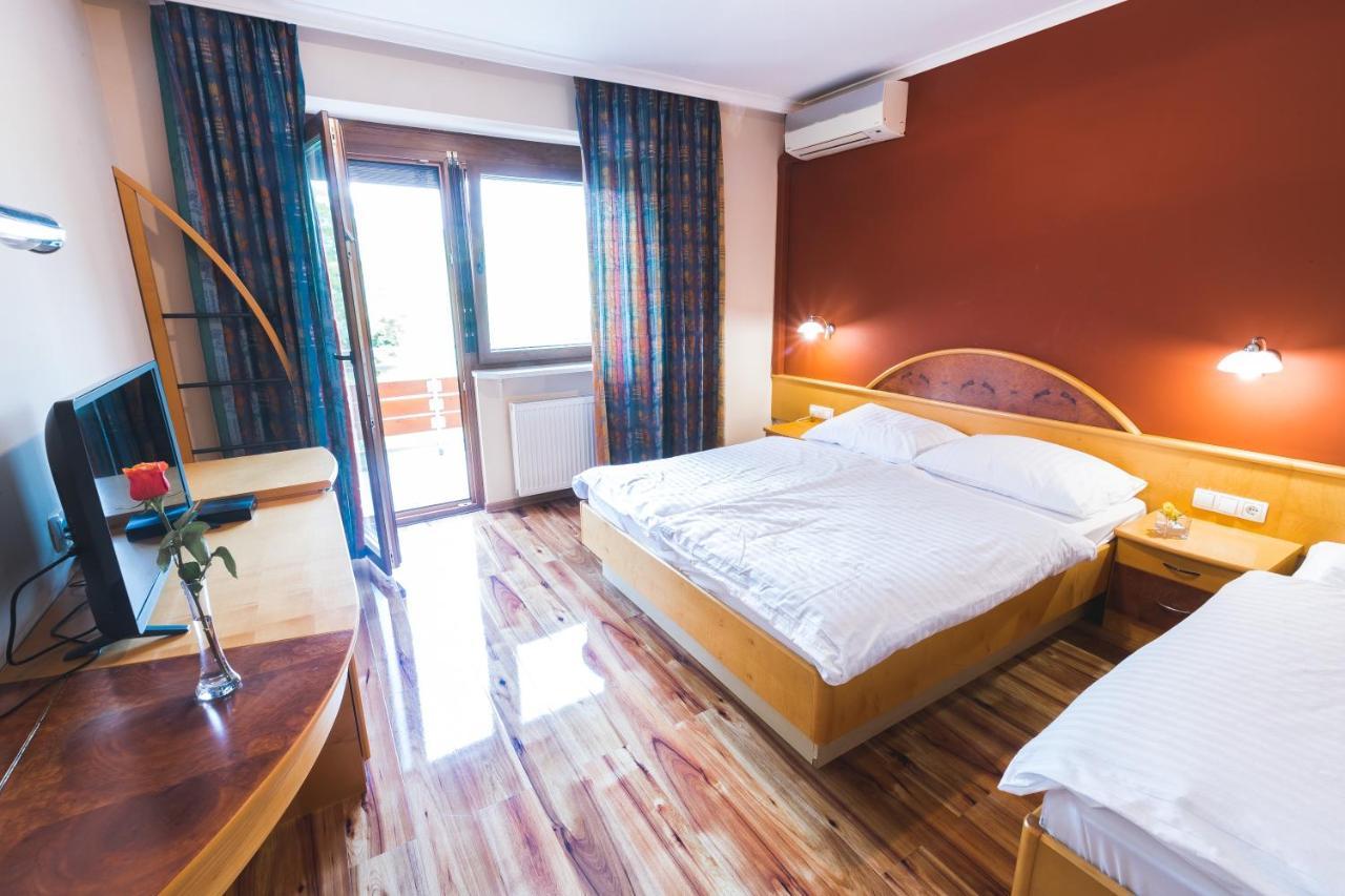 Semic Hotel Smuk מראה חיצוני תמונה